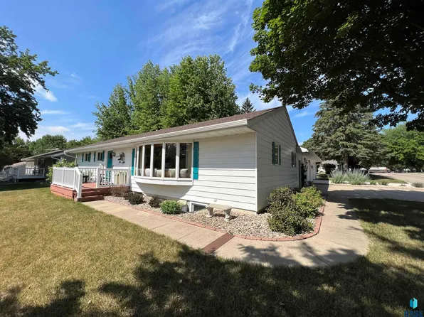 1021 N Estey St, Luverne, MN 56156
