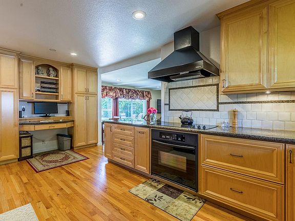 4th image of 1240 Somerset Dr