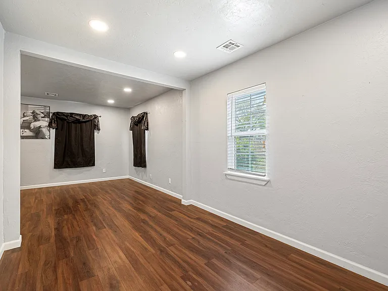 4012 S Hudson Ave — Photo 17