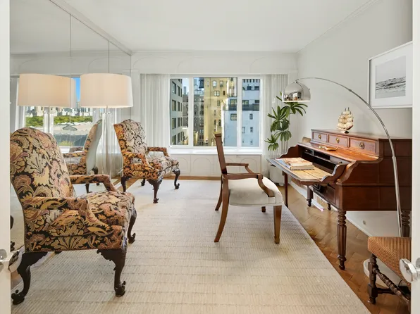 1050 5th Avenue image 4 of 14