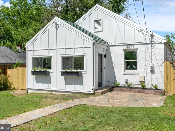 2237 N Harrison St, Arlington, VA 22205