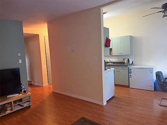 3rd image of 232 Shorepoint Vl