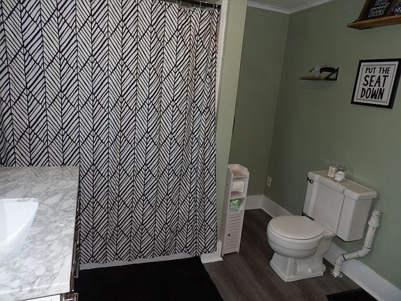 4th image of 188 Clinton St