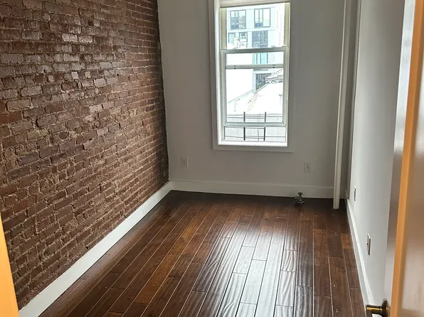 76 Richardson Street image 9 of 10