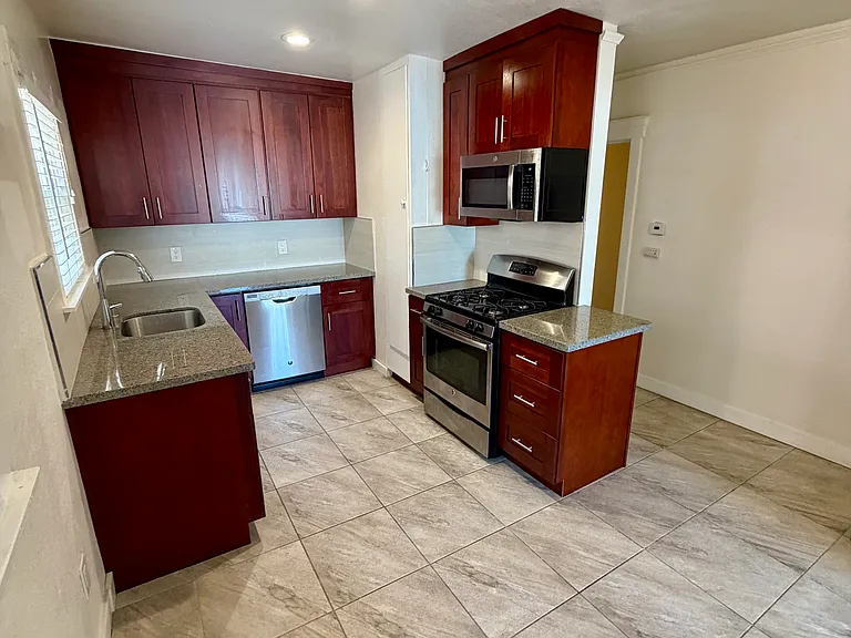 627 Hillsborough St #633 — Photo 3