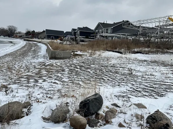 1096 S Lake Dr, Watertown, SD 57201