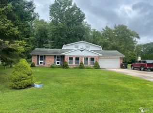 8335 Chamberlain Dr, Lambertville, MI 48144