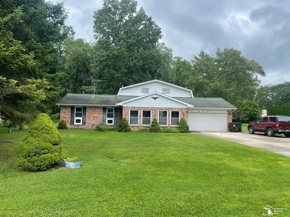 8335 Chamberlain Dr, Lambertville, MI 48144