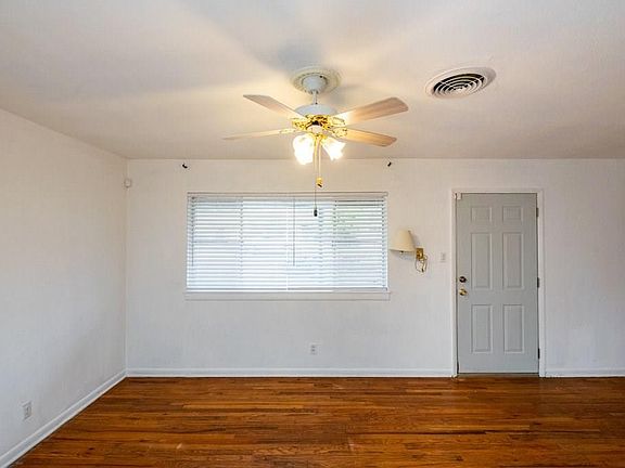 2nd image of 514 Lynda Ln