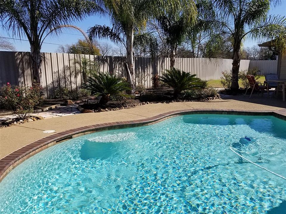 1st image of 503 Sachnik Dr