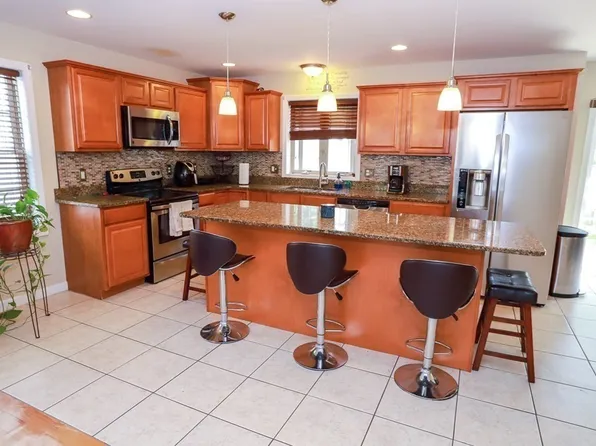 97 Avery St, Springfield, MA 01119