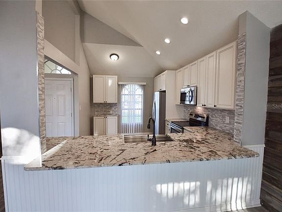 5th image of 405 Sangria Dr