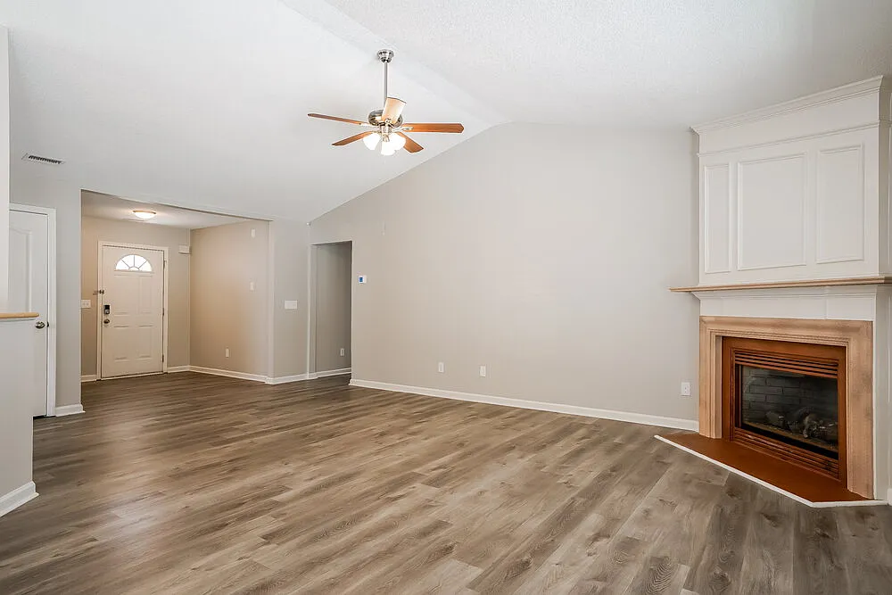 3 bed, 2.0 bath, 1825 sqft, $2,290 — Photo 4