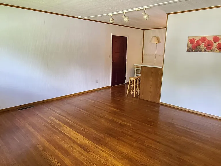 1465 Woodland Dr — Photo 15