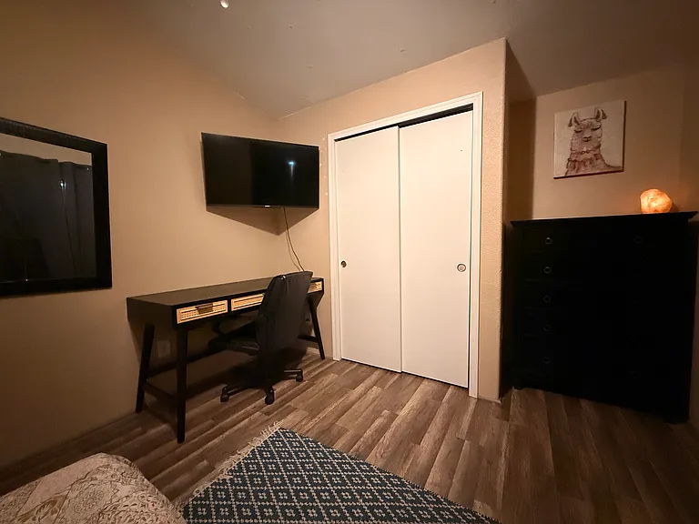 3rd room, full bed
