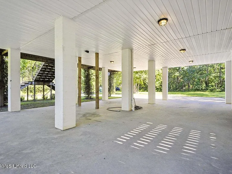 12216 Sandy Hook Ln — Photo 6