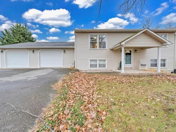 1002 Red Ln, Salem, VA 24153