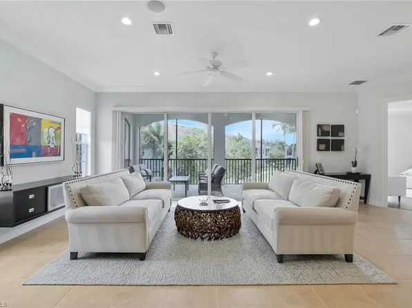 5030 Blauvelt Way APT 201, Naples, FL 34105