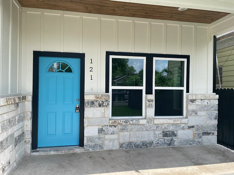 121 Blue Bonnet St — Photo 3