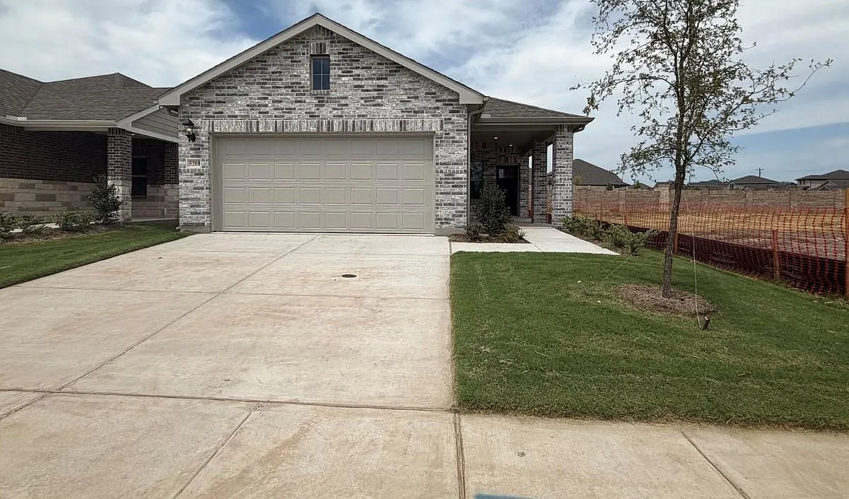 4 bed, 1605 sqft, $2,350 — Photo 1