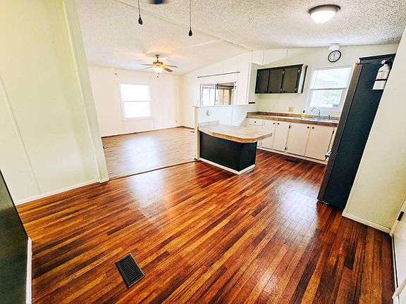 4th image of 194 Oak Tree Blvd