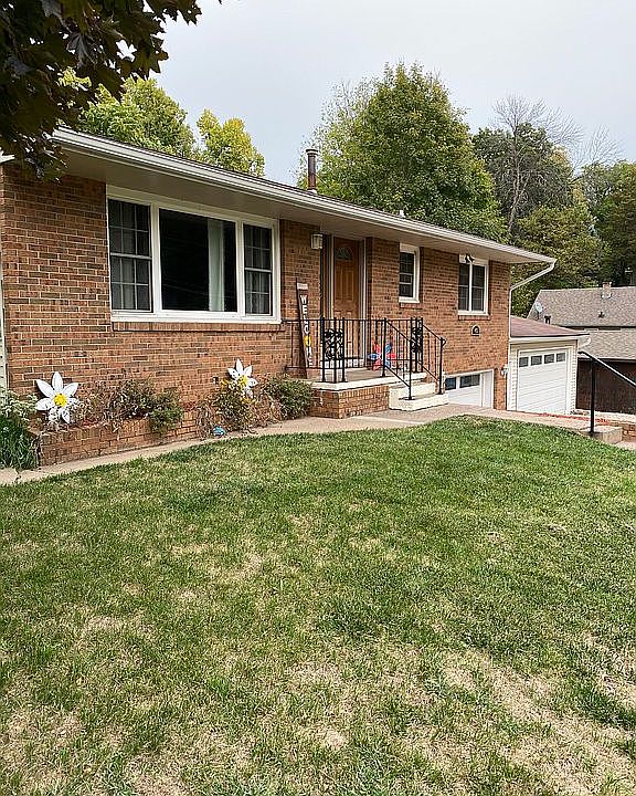 1st image of 402 Oak Blvd