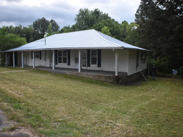 141 Maple St, Linden, TN 37096