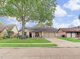 6107 Golden Forest Dr, Houston, TX 77092