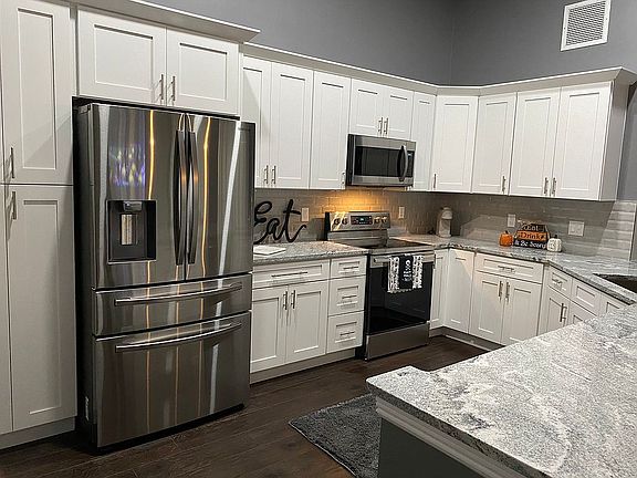3rd image of 1112 Saint Tropez Cir #1112