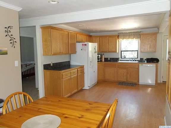 3rd image of 410 1/2 E James St