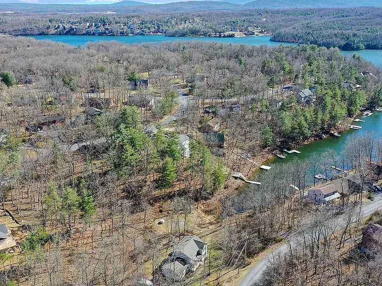 627 Lakeview Dr — Photo 25
