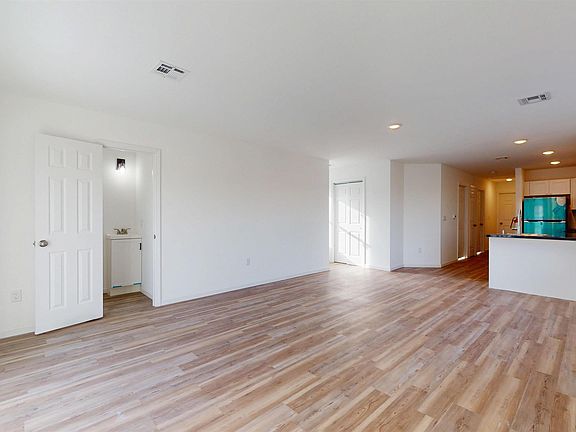4th image of 705 Arctic Ave