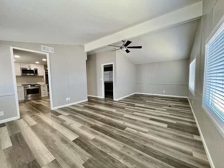 738 Swan Dr — Photo 7