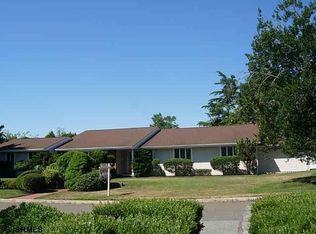 107 Country Club Dr, Linwood, NJ