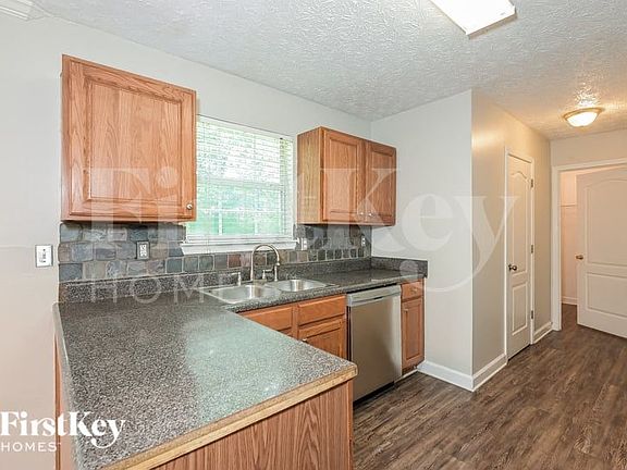 5th image of 4447 Chester Ln