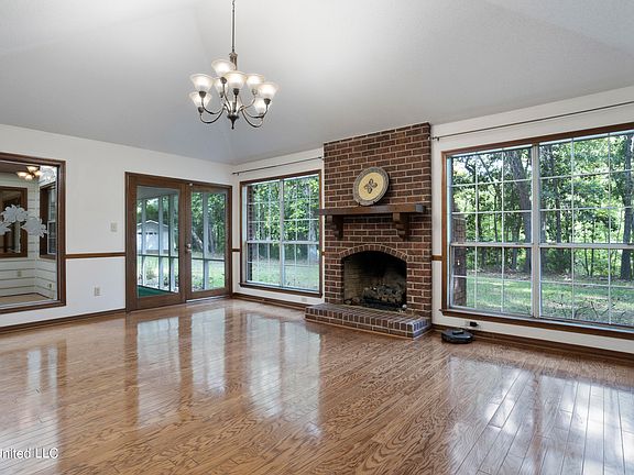 2nd image of 1605 Fairhaven Dr