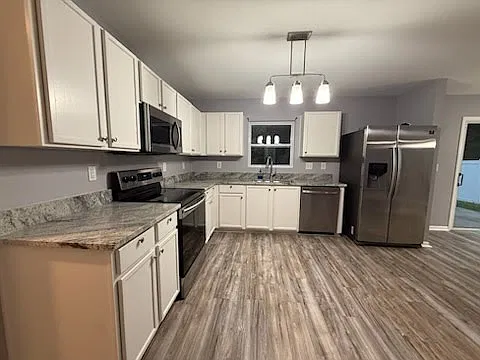 4 bed, 2036 sqft, $2,395 — Photo 4