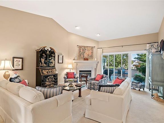 3rd image of 2112 Fairway Blvd