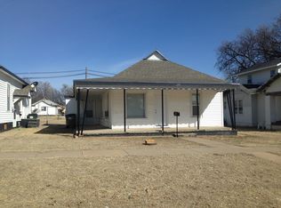 210 E 2nd St, Hoisington, KS 67544