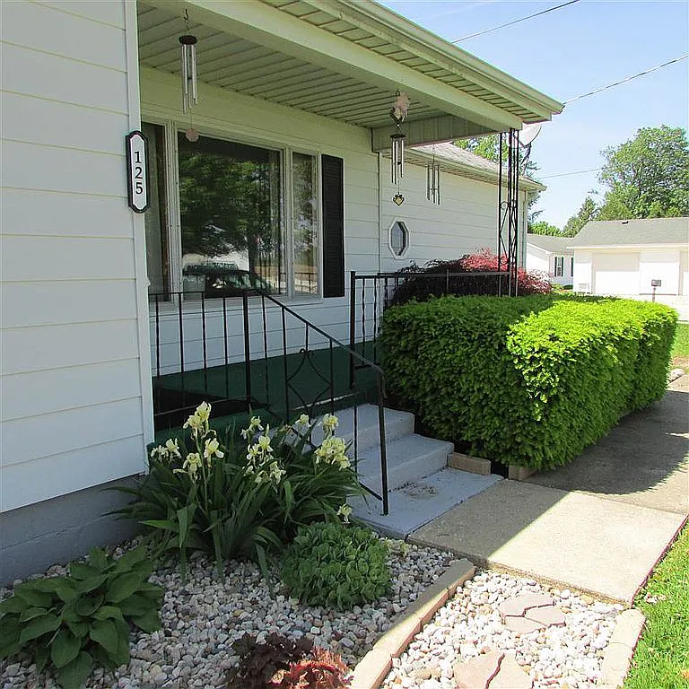 125 N Maple St photo 1
