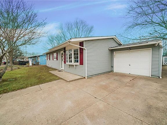 3rd image of 1040 Sweetbriar Dr