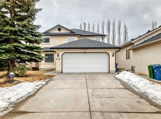 668 N Scimitar Bay NW, Calgary, AB T3L2B2