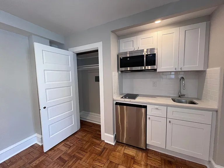 331 S Smedley Street — Photo 6