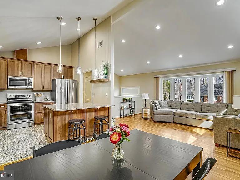 8651 Cromwell Dr — Photo 13