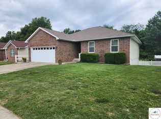901 D & T Dr, Clinton, MO 64735