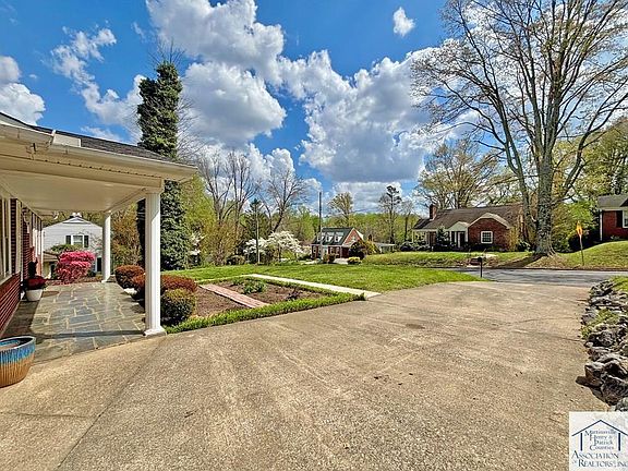 5th image of 721 Circle Ct