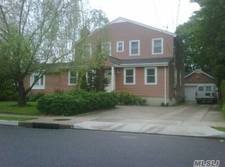 89 Cameron Ave, Hempstead, NY 11550