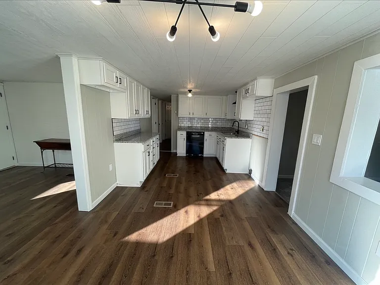 129 Alpine Rd — Photo 2