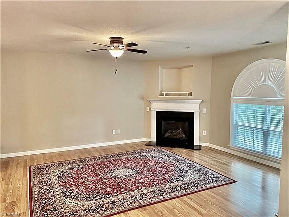 3rd image of 3483 Forestdale Dr