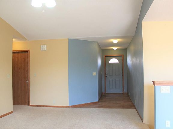 3rd image of 915 N Wheatland Dr